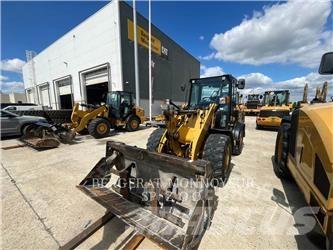CAT 906M Фронтальные погрузчики