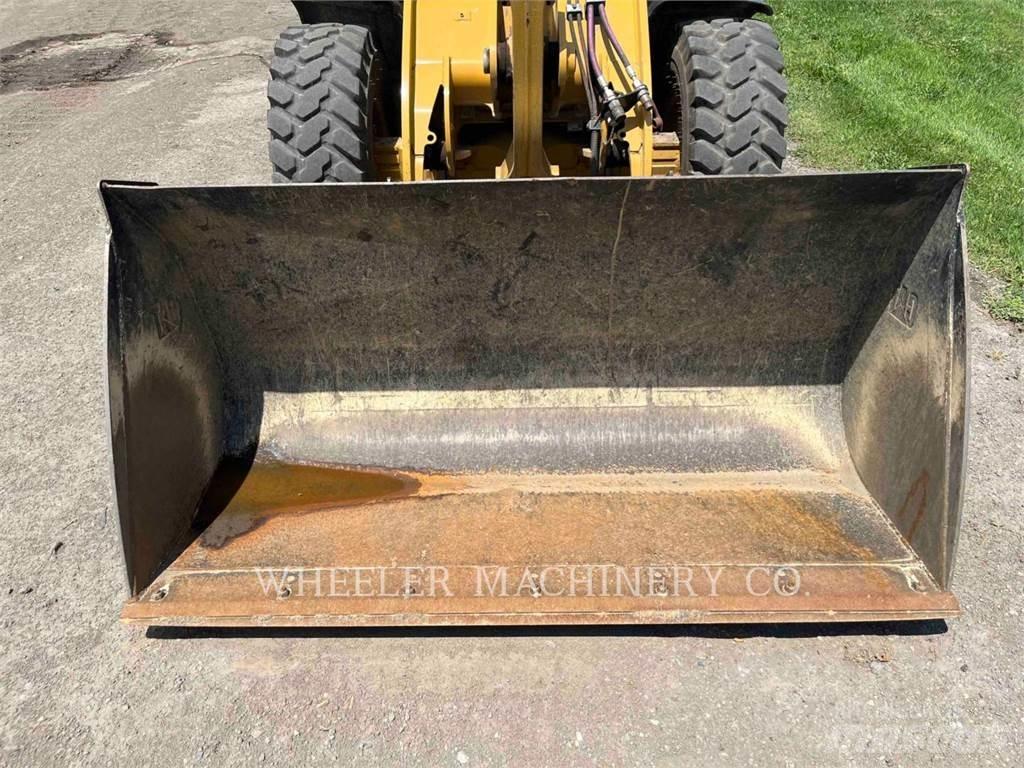 CAT 906M Фронтальные погрузчики