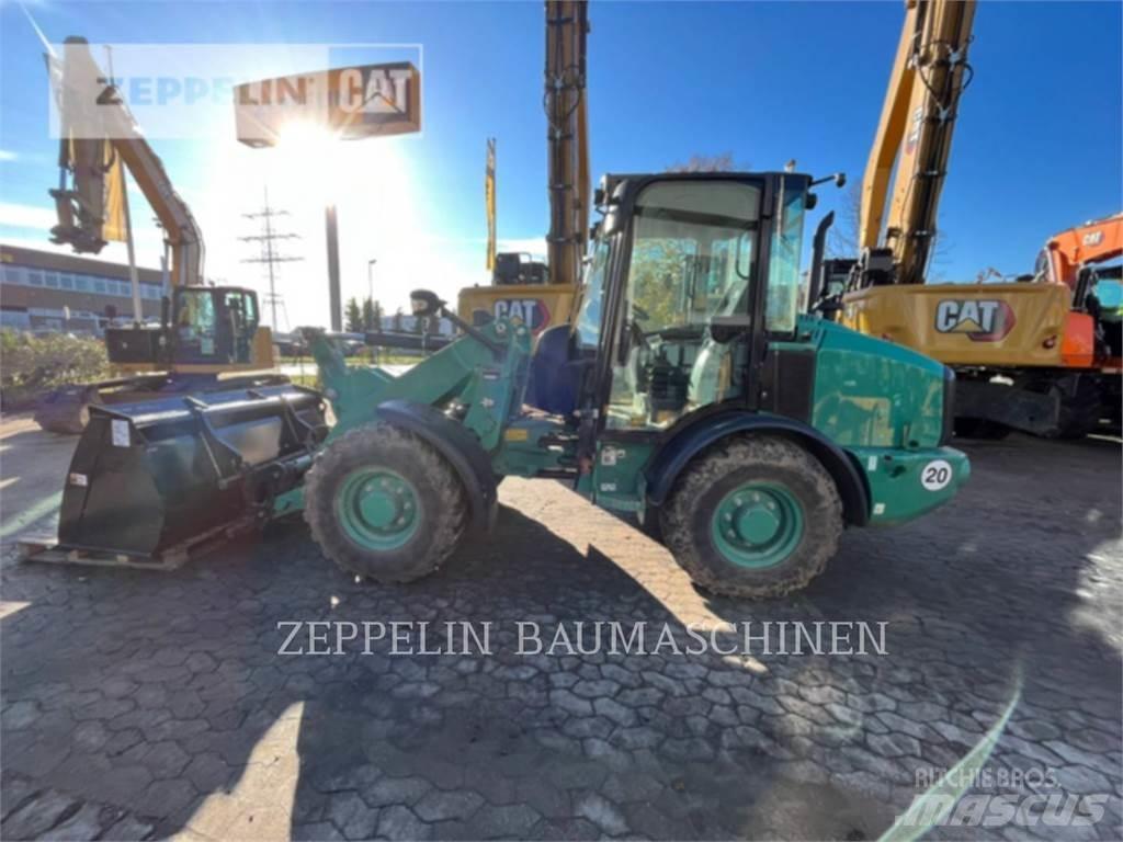 CAT 906M Фронтальные погрузчики