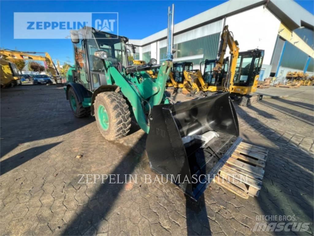 CAT 906M Фронтальные погрузчики