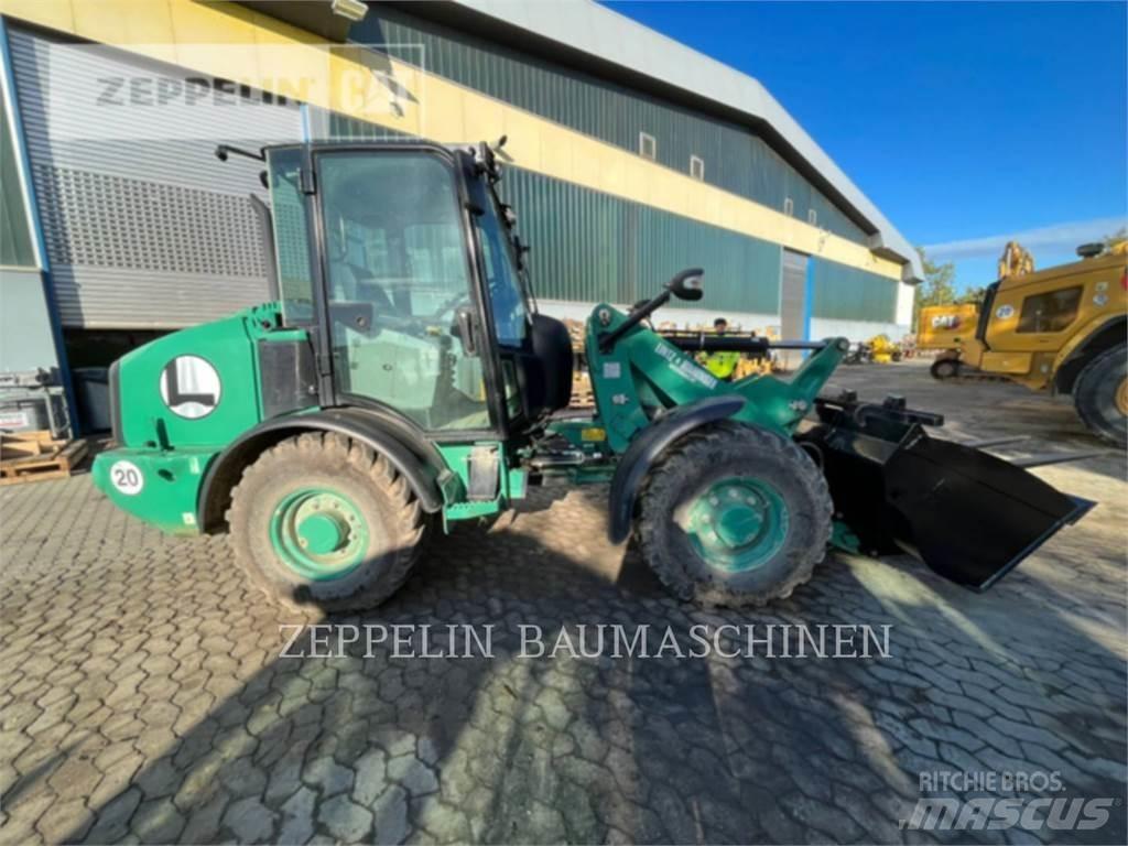 CAT 906M Фронтальные погрузчики