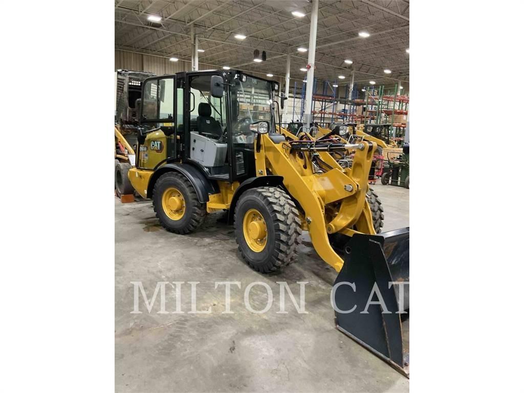 CAT 906M Фронтальные погрузчики