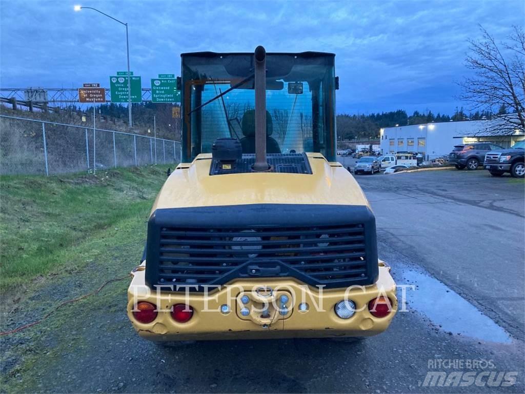 CAT 906M Фронтальные погрузчики