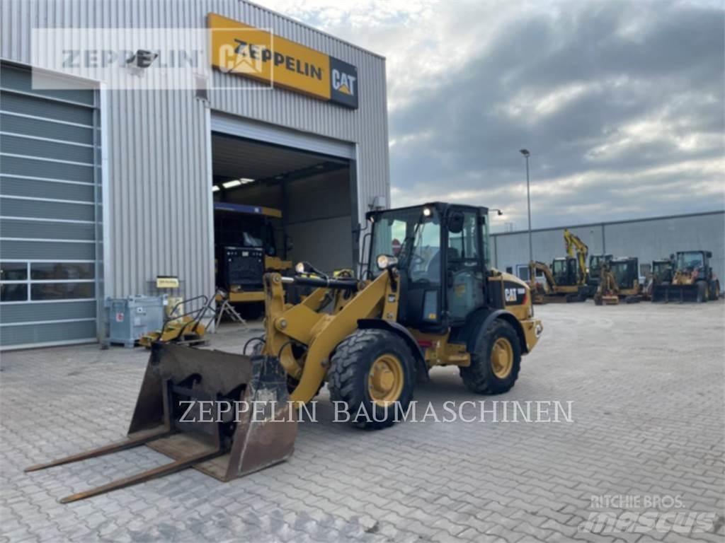 CAT 906M Фронтальные погрузчики