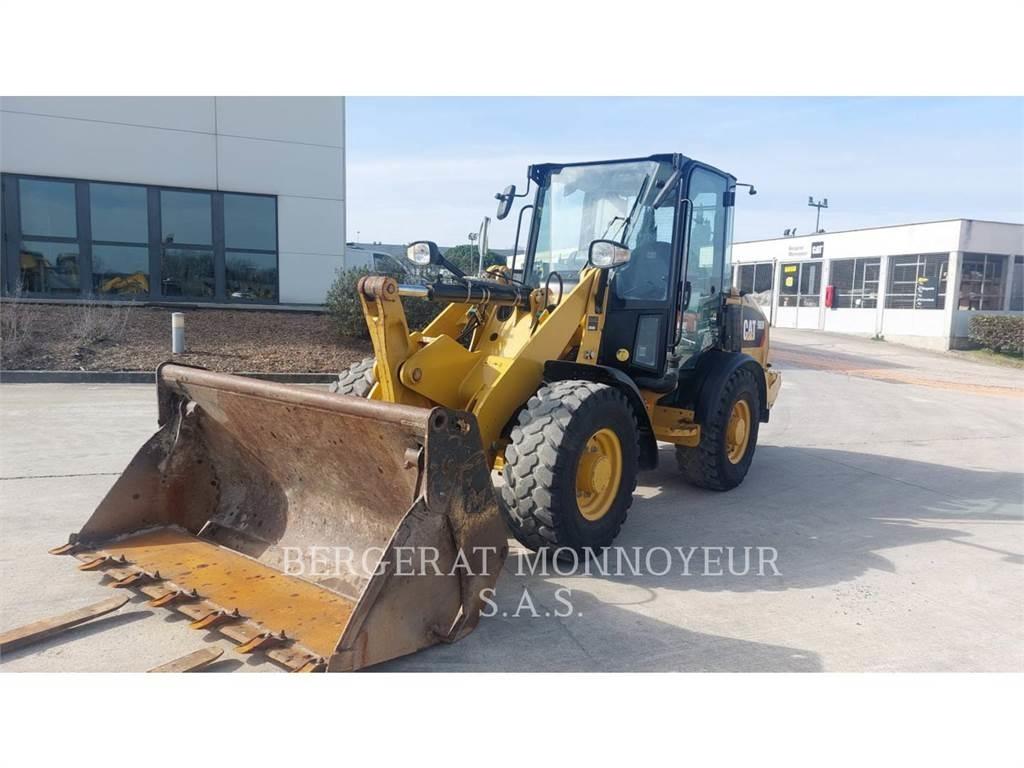 CAT 906M Фронтальные погрузчики