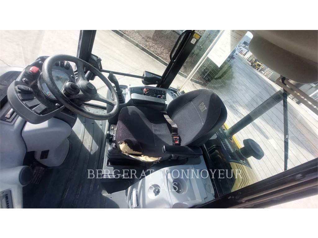 CAT 906M Фронтальные погрузчики