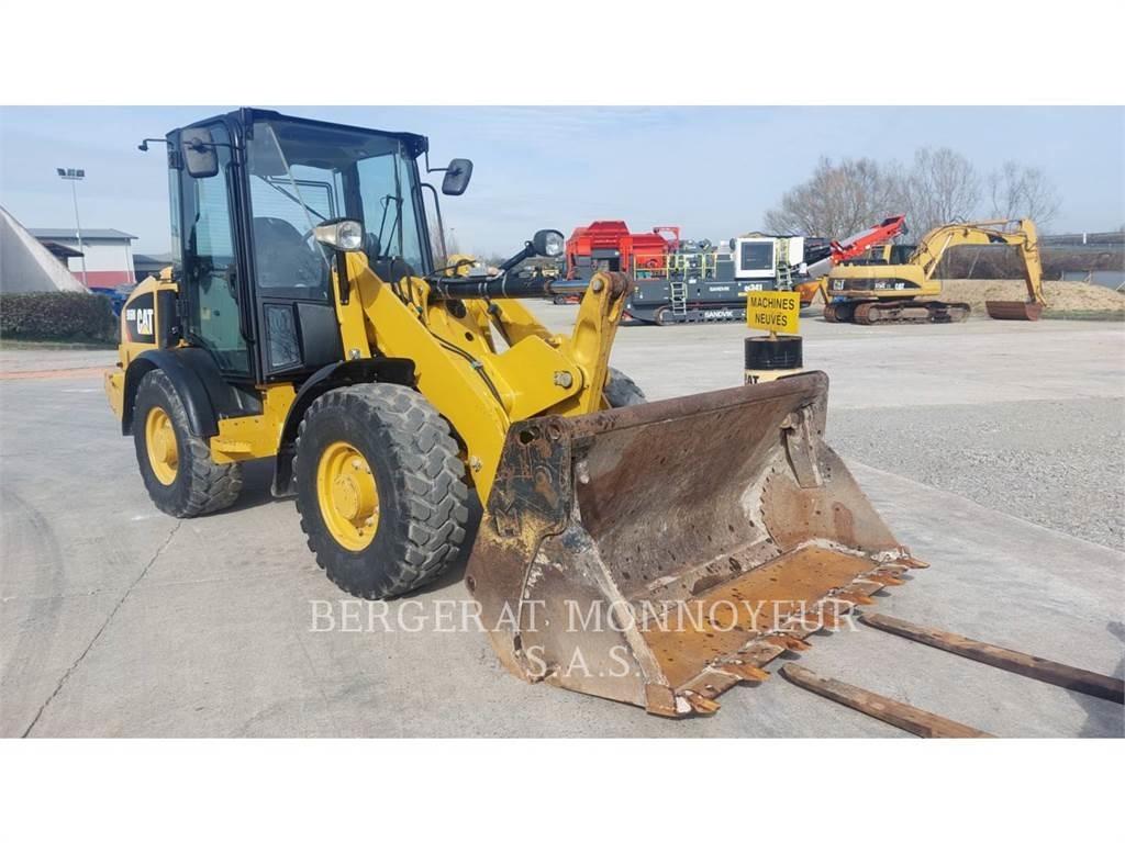 CAT 906M Фронтальные погрузчики