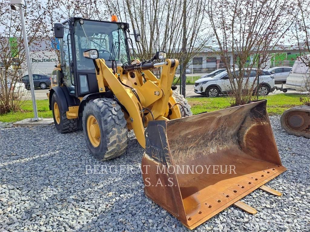 CAT 906M Фронтальные погрузчики