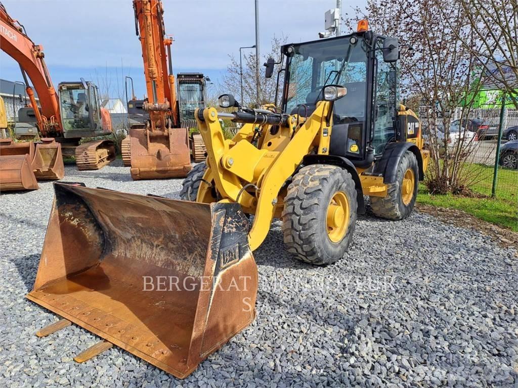 CAT 906M Фронтальные погрузчики