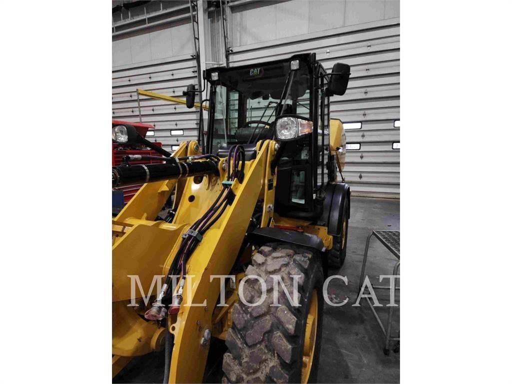 CAT 906M Фронтальные погрузчики