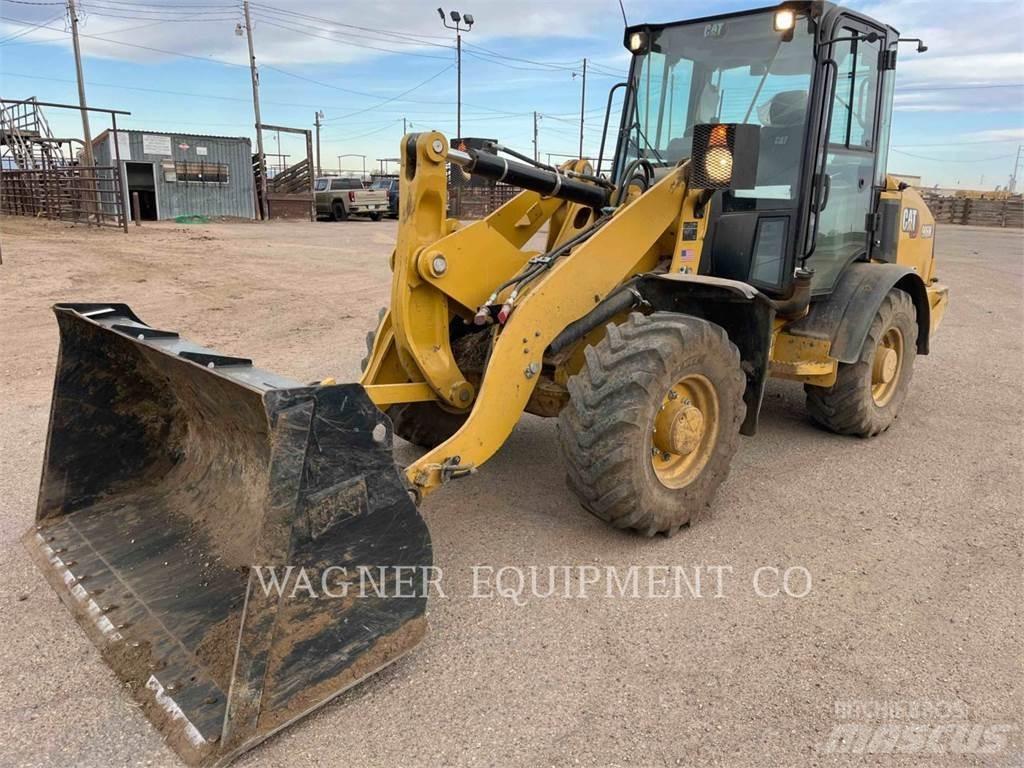 CAT 906M Фронтальные погрузчики