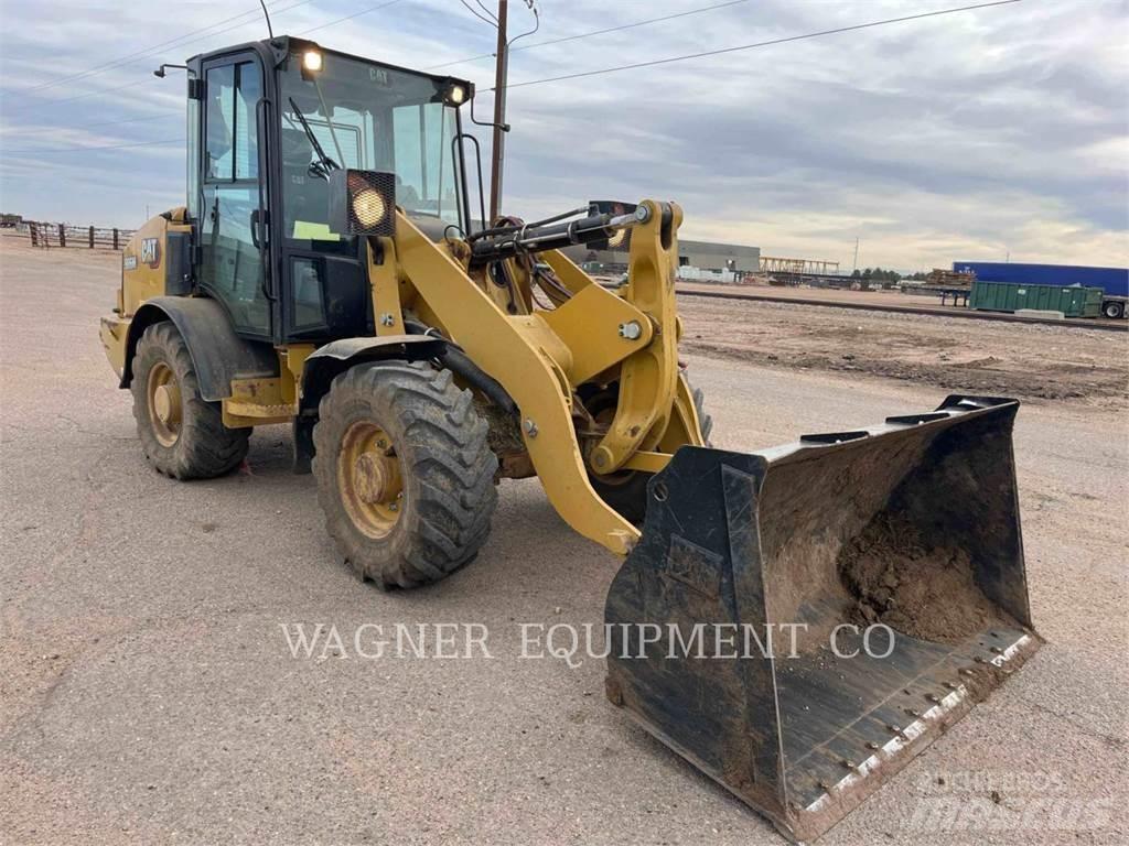 CAT 906M Фронтальные погрузчики