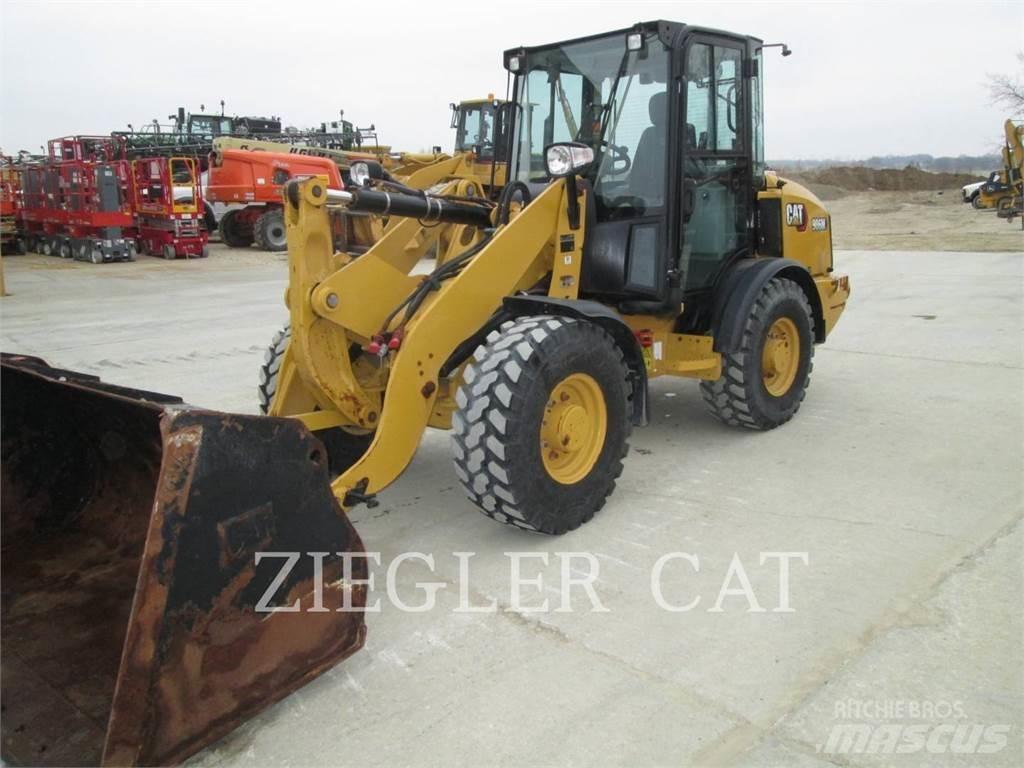 CAT 906M Фронтальные погрузчики
