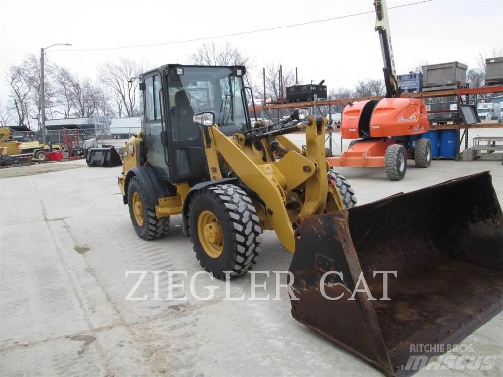 CAT 906M Фронтальные погрузчики