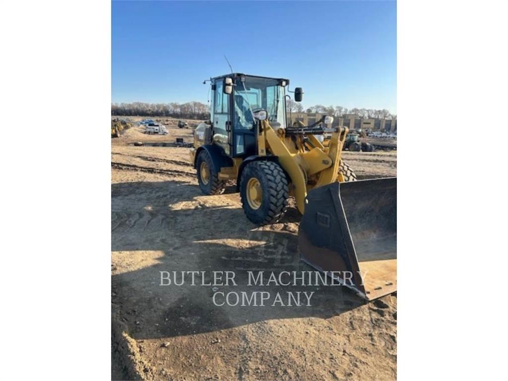 CAT 906M Фронтальные погрузчики