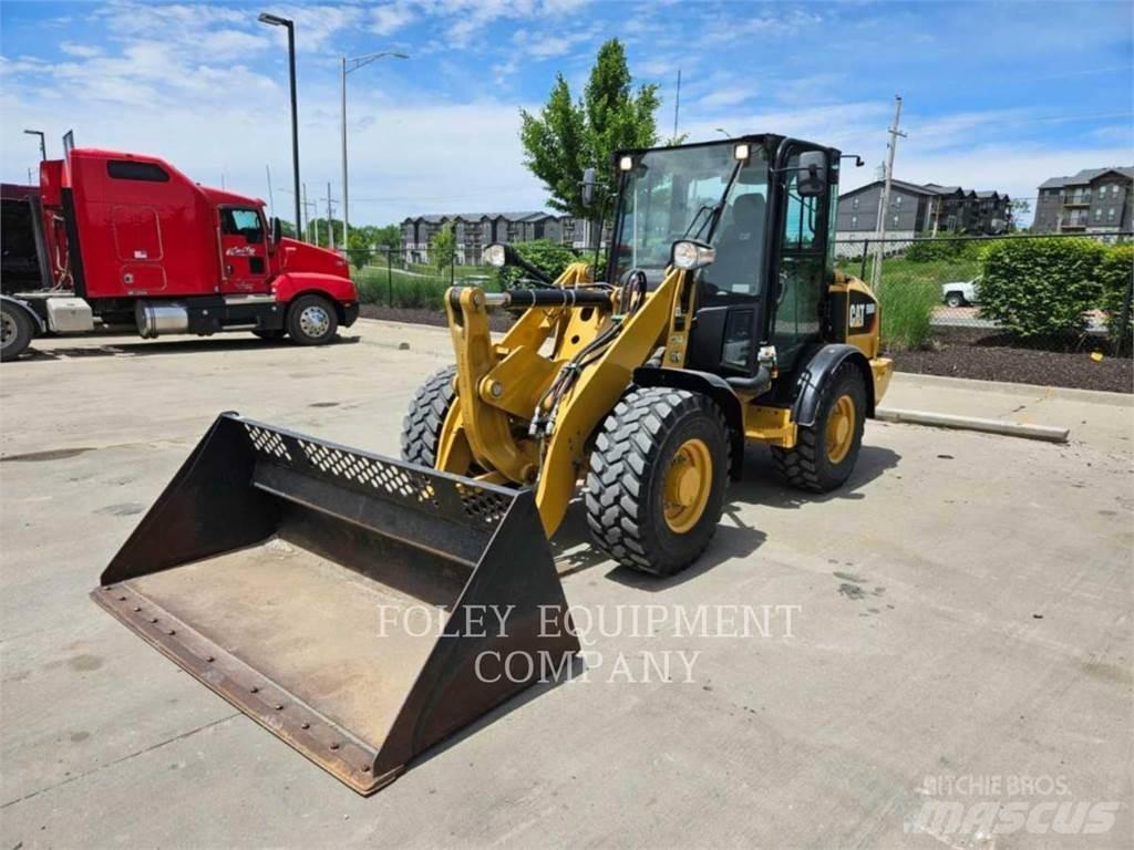 CAT 906M Фронтальные погрузчики