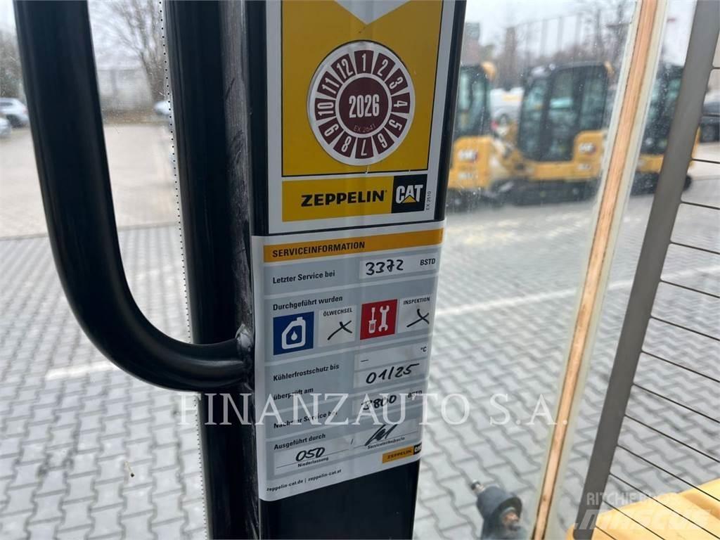 CAT 906M Фронтальные погрузчики