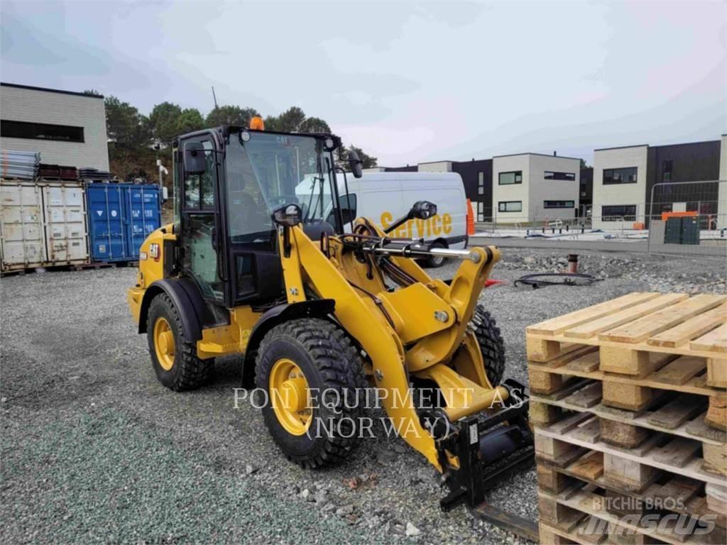 CAT 906M Фронтальные погрузчики