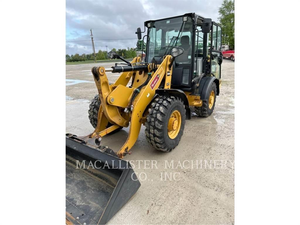 CAT 906M Фронтальные погрузчики
