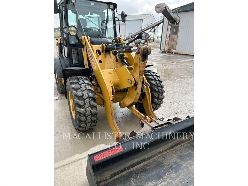 CAT 906M Фронтальные погрузчики