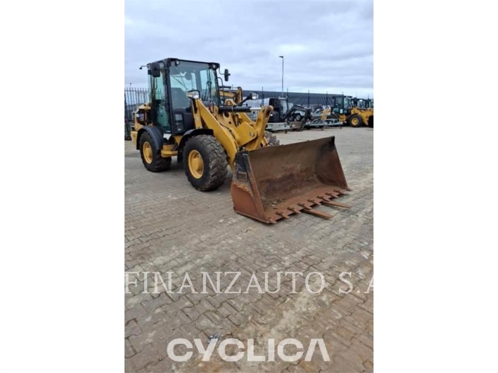 CAT 906M Фронтальные погрузчики