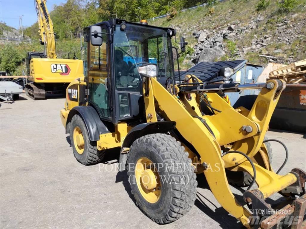 CAT 906M Фронтальные погрузчики