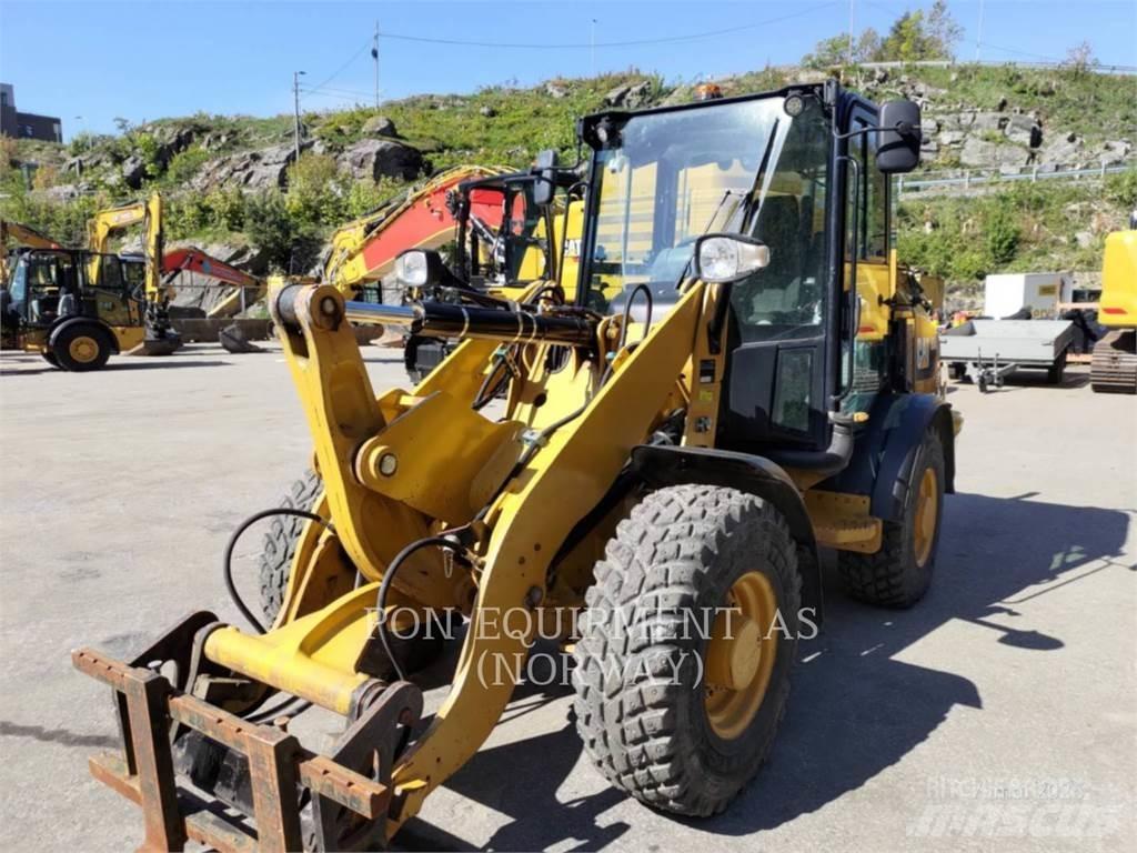 CAT 906M Фронтальные погрузчики