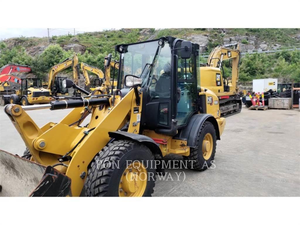 CAT 906M Фронтальные погрузчики