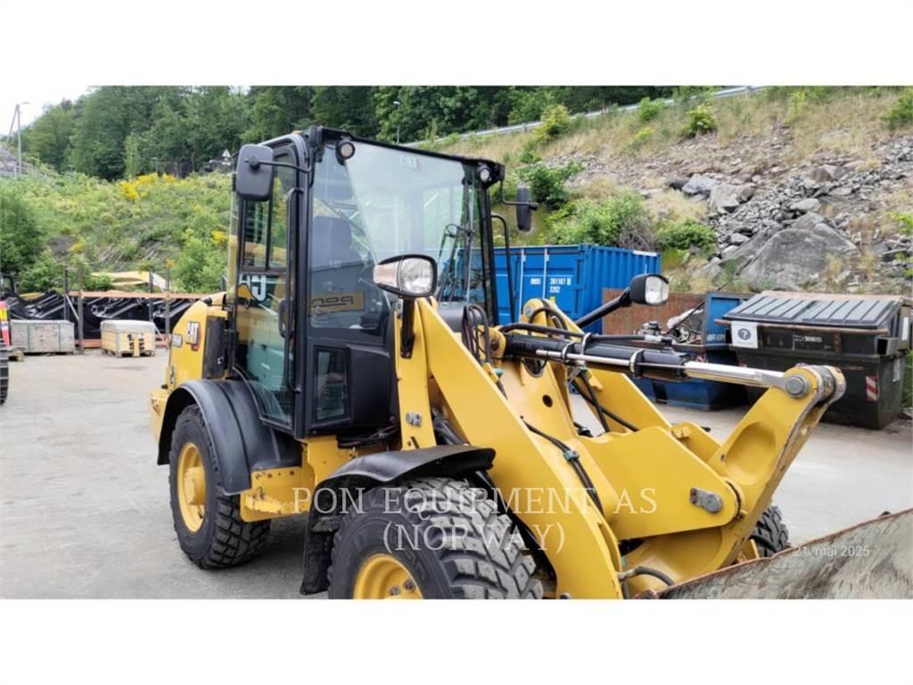 CAT 906M Фронтальные погрузчики