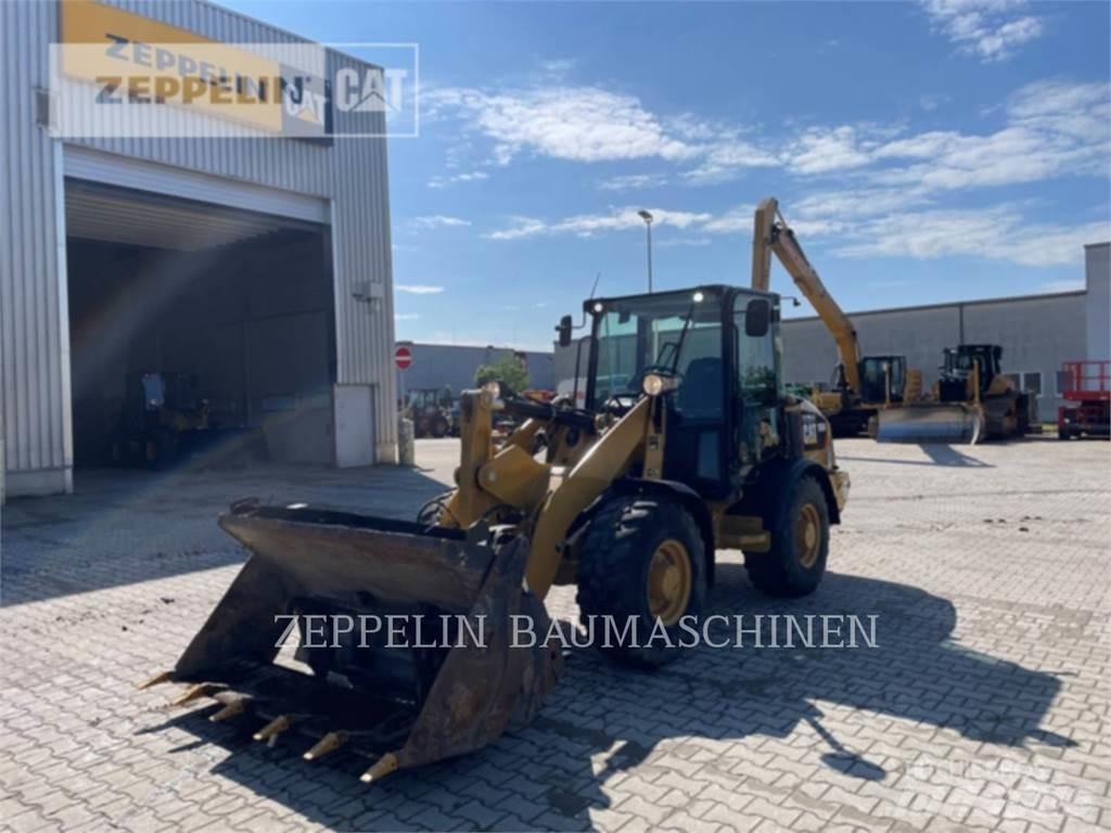 CAT 906M Фронтальные погрузчики