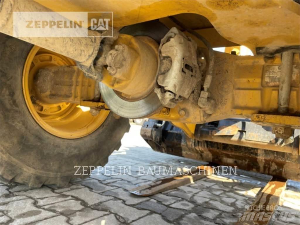 CAT 906M Фронтальные погрузчики