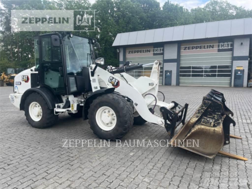 CAT 906M Фронтальные погрузчики