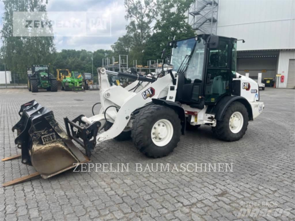 CAT 906M Фронтальные погрузчики