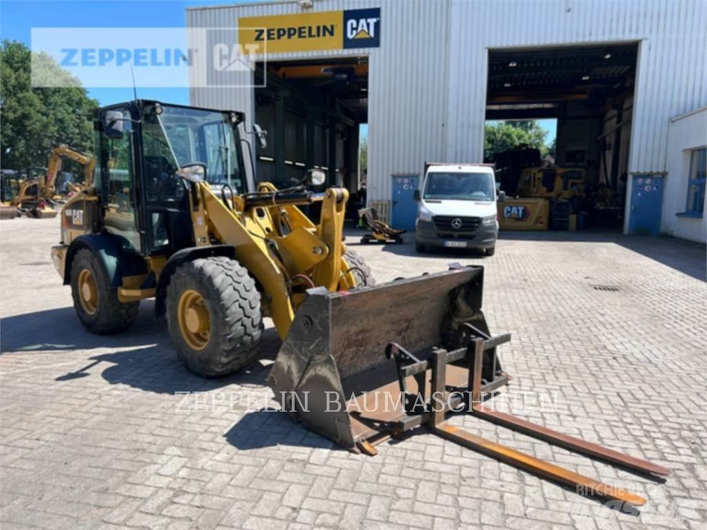 CAT 906M Фронтальные погрузчики