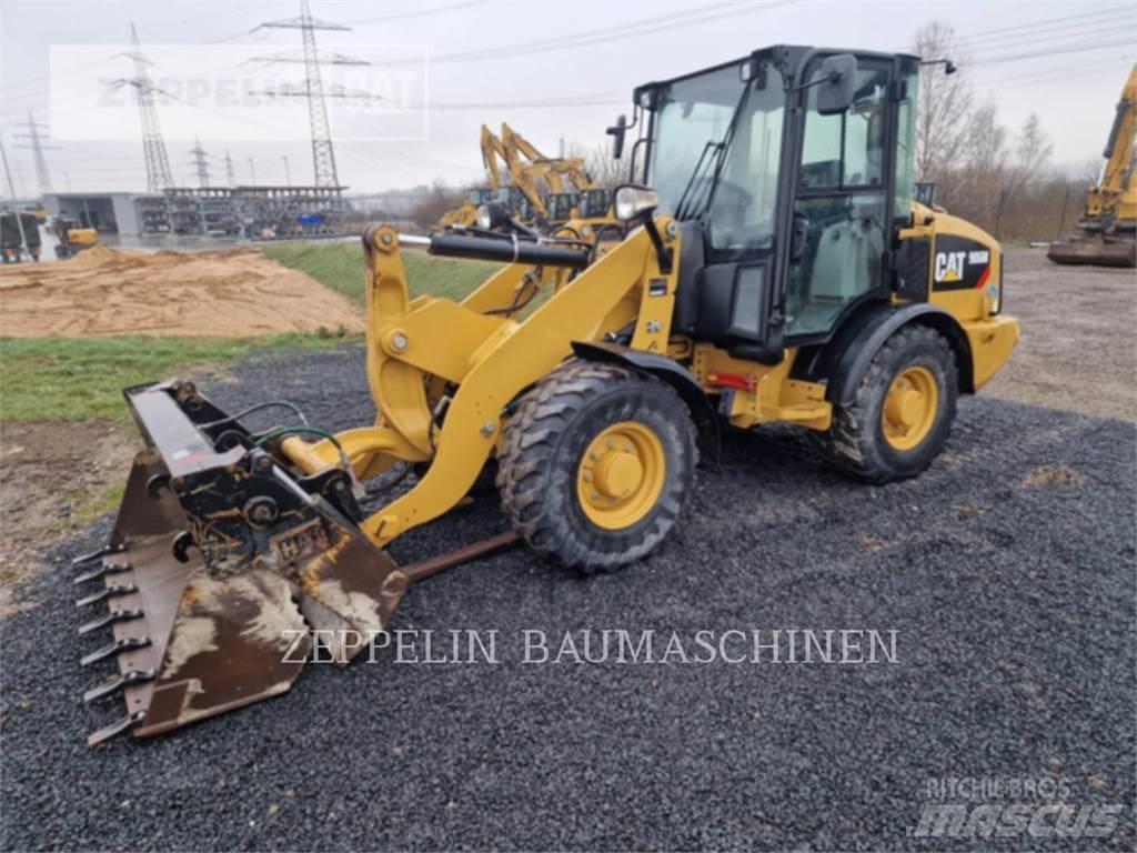 CAT 906M Фронтальные погрузчики