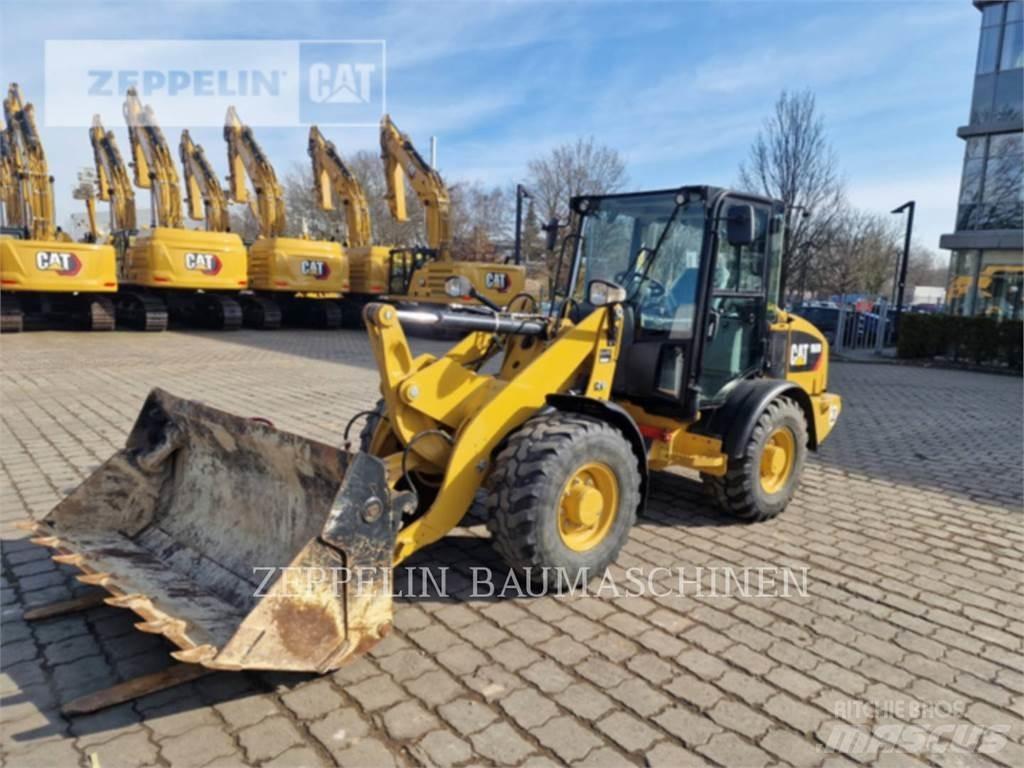 CAT 906M Фронтальные погрузчики