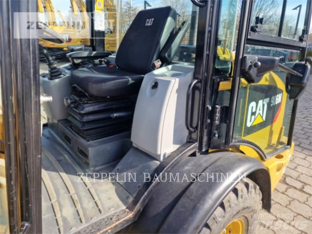 CAT 906M Фронтальные погрузчики
