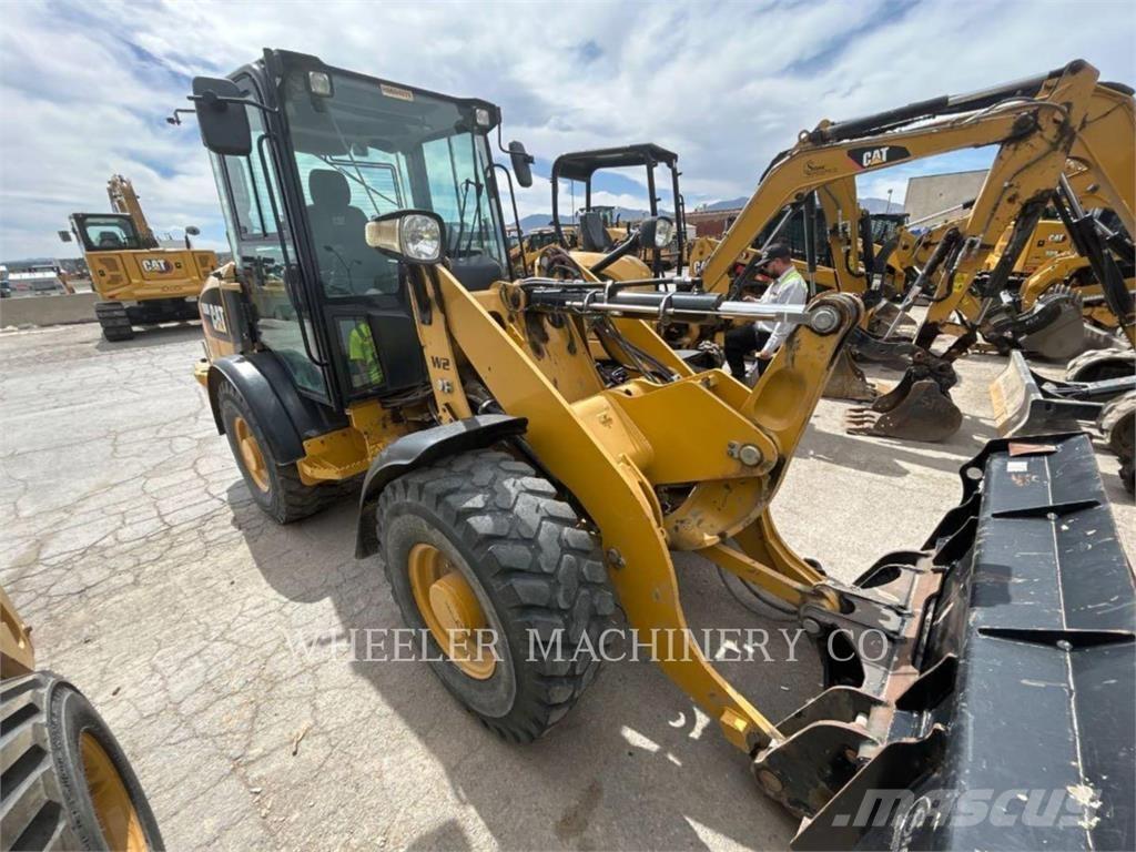 CAT 906M Фронтальные погрузчики