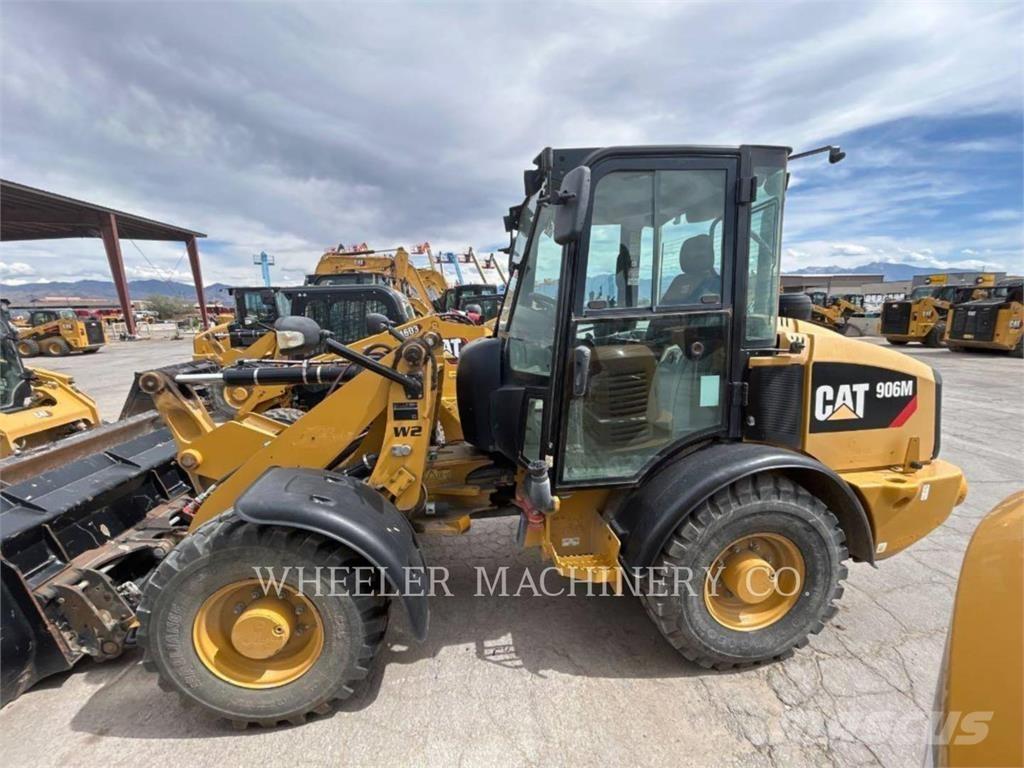 CAT 906M Фронтальные погрузчики