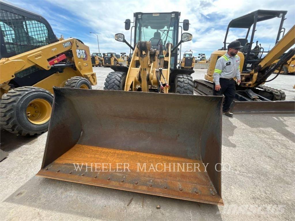 CAT 906M Фронтальные погрузчики