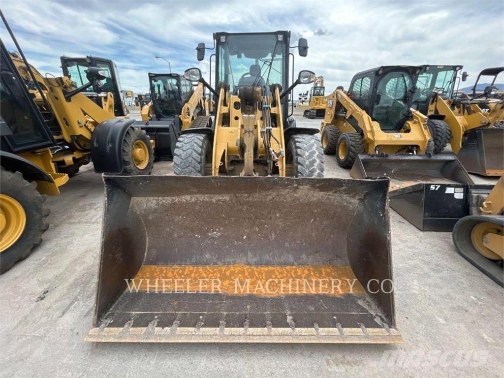 CAT 906M Фронтальные погрузчики