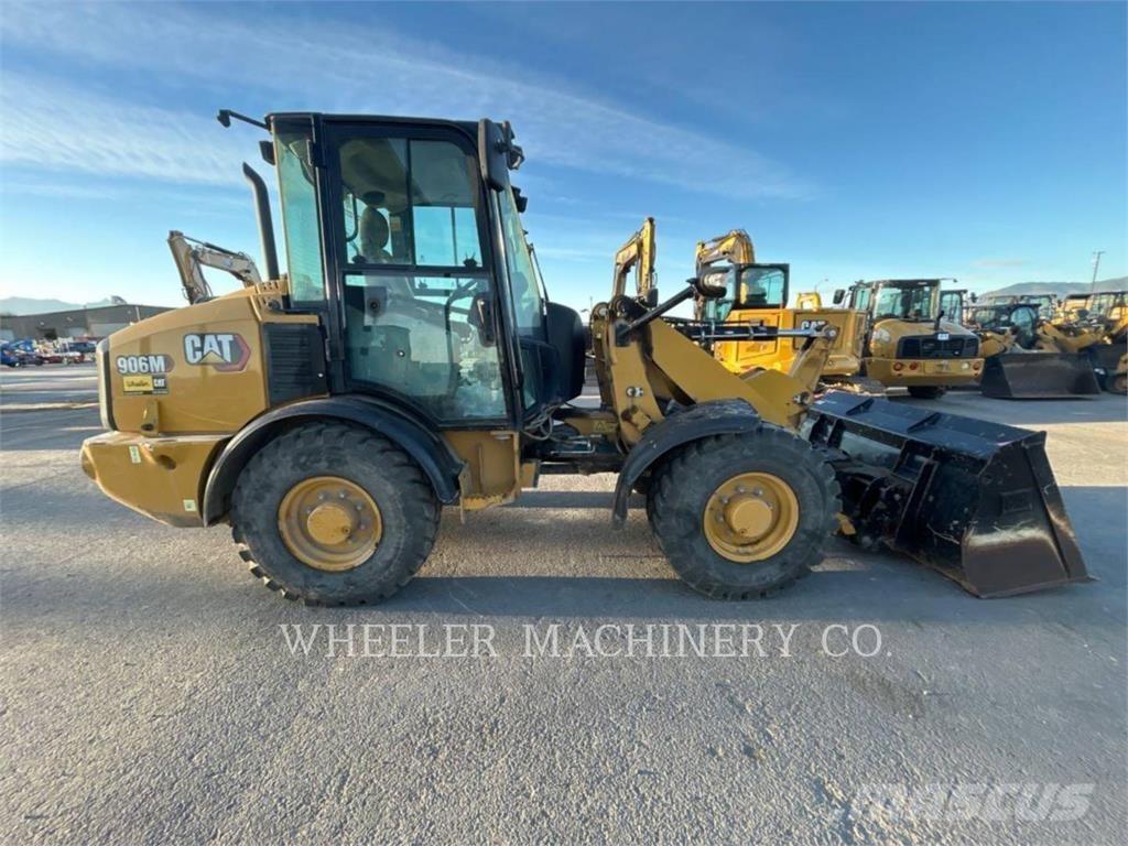 CAT 906M Фронтальные погрузчики