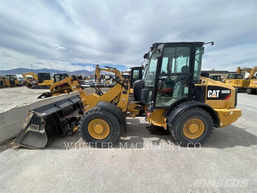 CAT 906M Фронтальные погрузчики