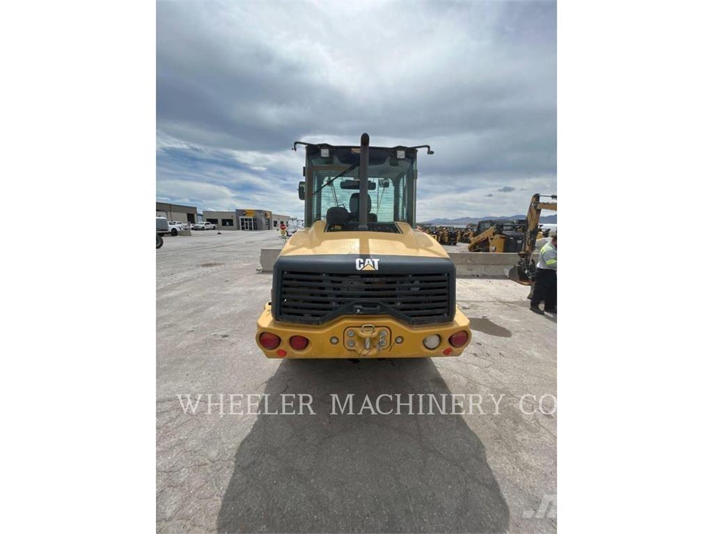 CAT 906M Фронтальные погрузчики