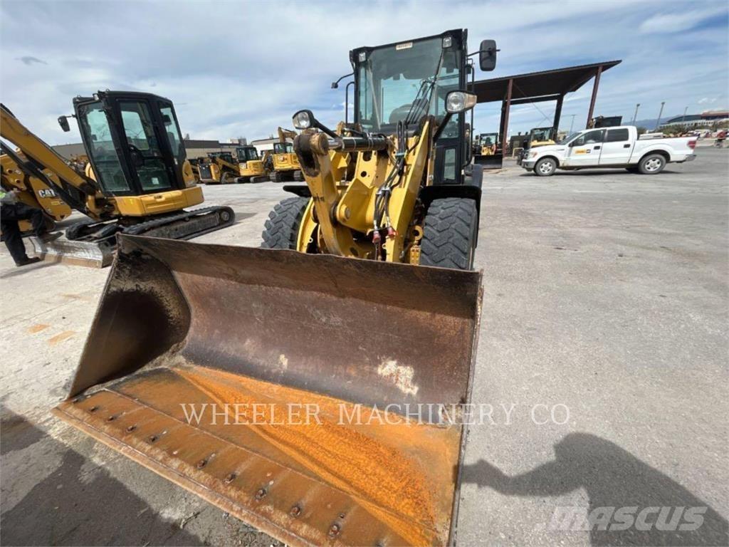 CAT 906M Фронтальные погрузчики