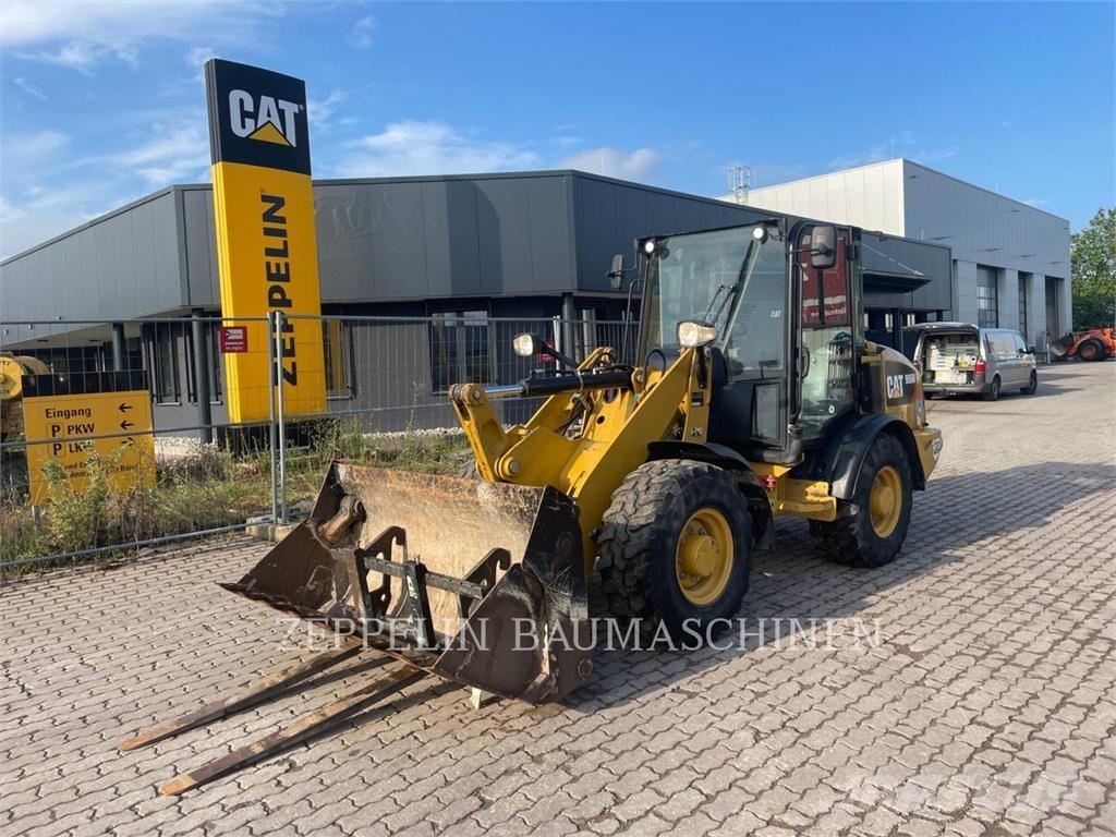 CAT 906M Фронтальные погрузчики