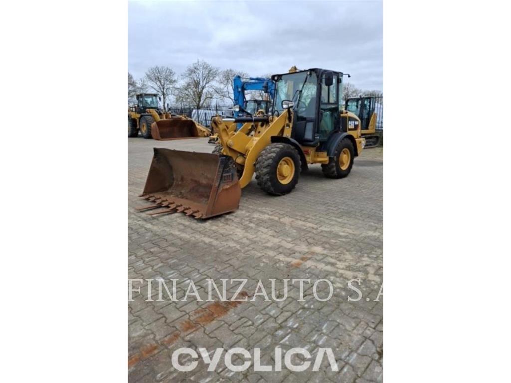 CAT 906M Фронтальные погрузчики