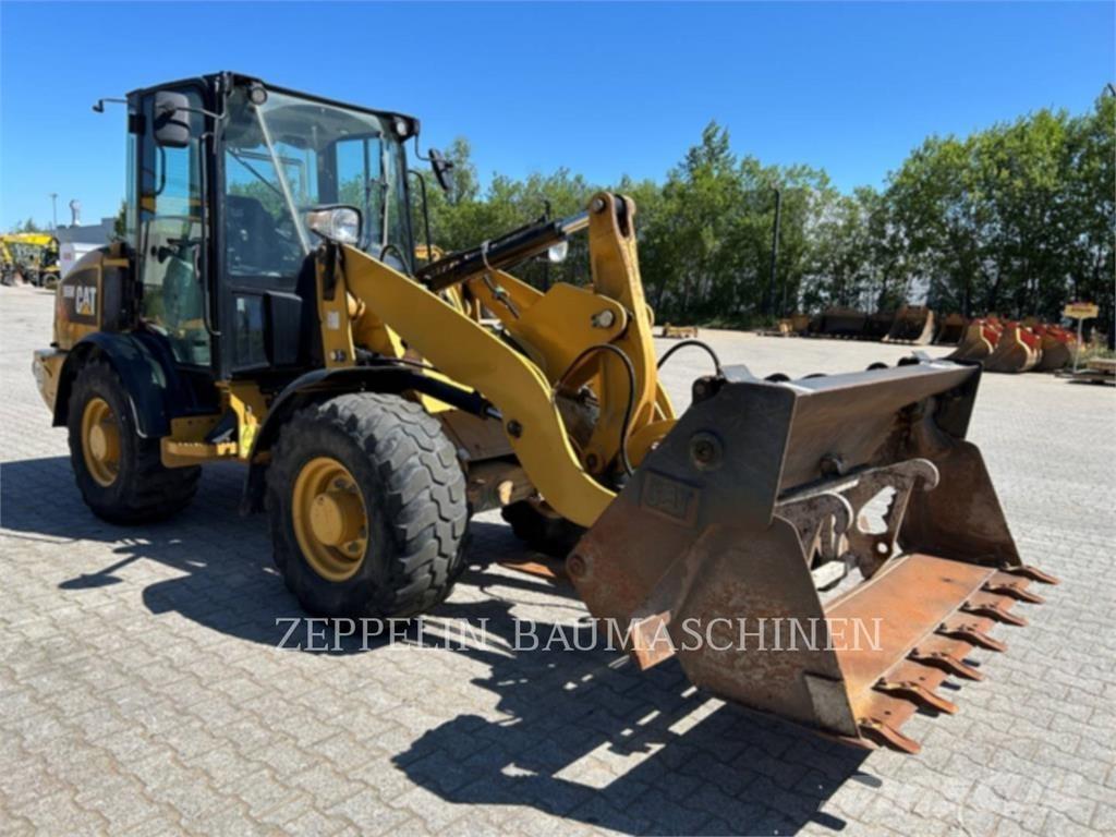 CAT 906M Фронтальные погрузчики