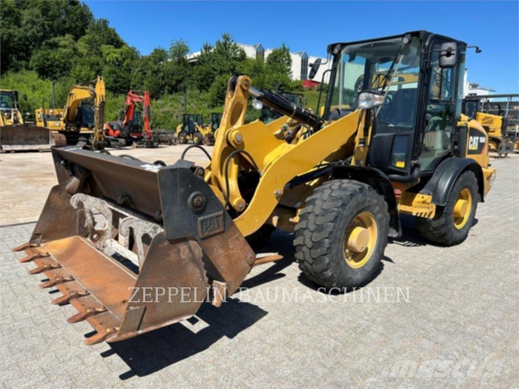 CAT 906M Фронтальные погрузчики