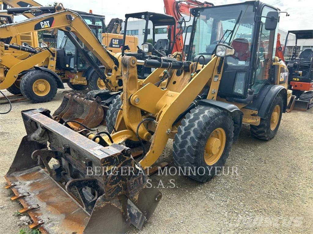 CAT 906M Фронтальные погрузчики